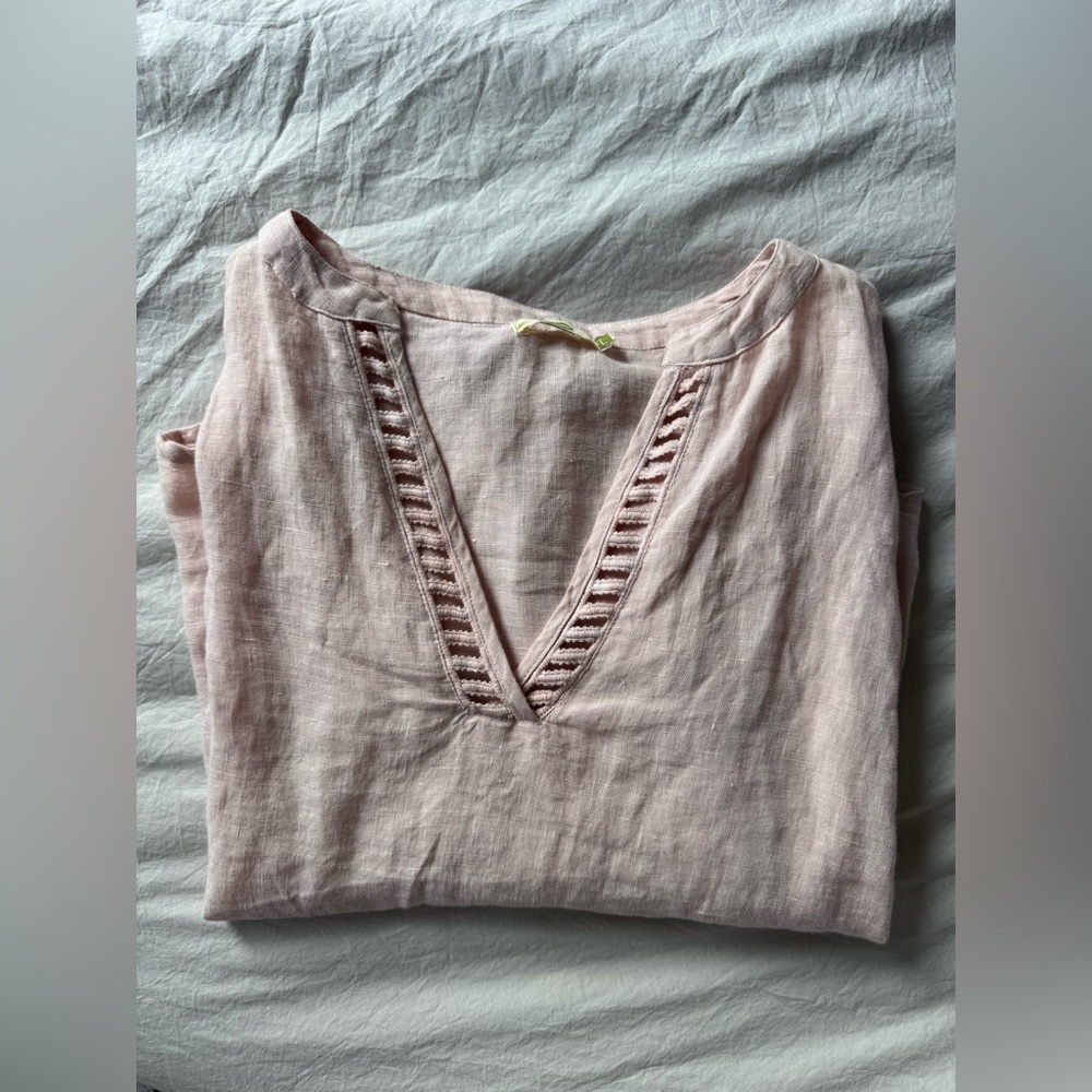 Dolma 100% Linen Long-Sleeved V-Neck Cutout Blouse